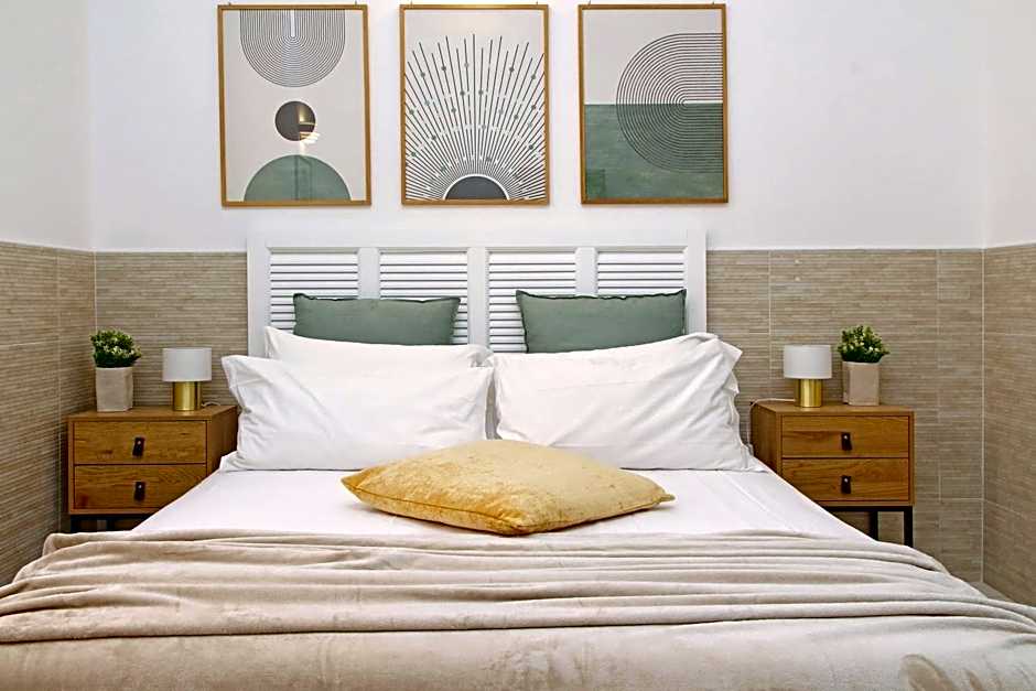 Opera Inn Suites - Rooms and Apartments