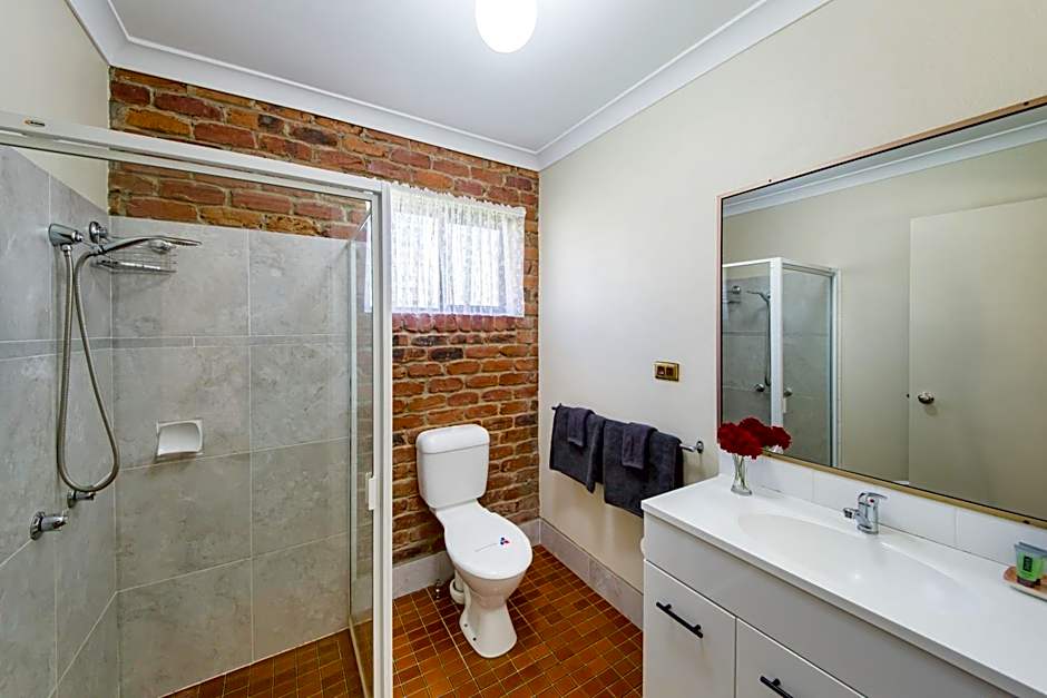 Wondai Colonial Motel & Ivory's Restaurant