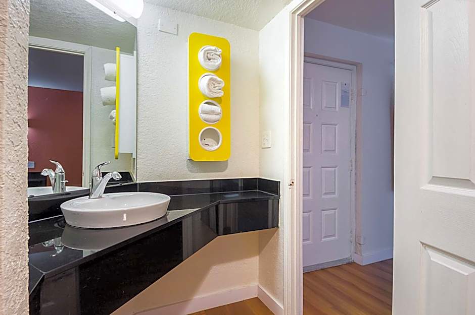 Motel 6-Garland, TX - Garland - Northwest Hwy