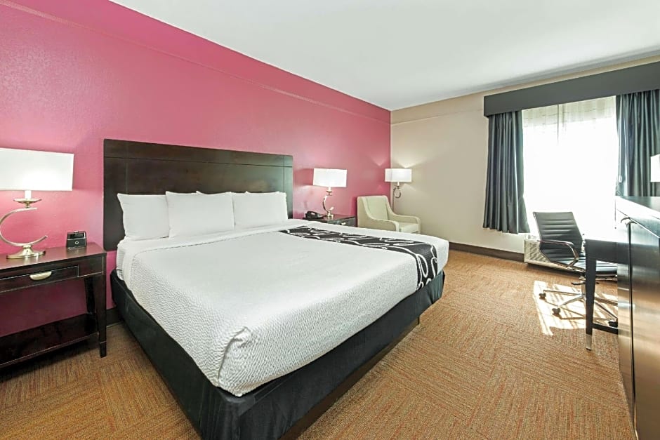 La Quinta Inn & Suites by Wyndham Winnie