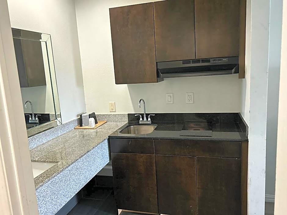 Regency Inn & Suites