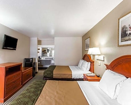 Queen Room with Two Queen Beds - Smoking