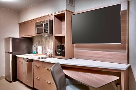 Queen Studio with Sofa Bed - Mobility Accessible with Tub