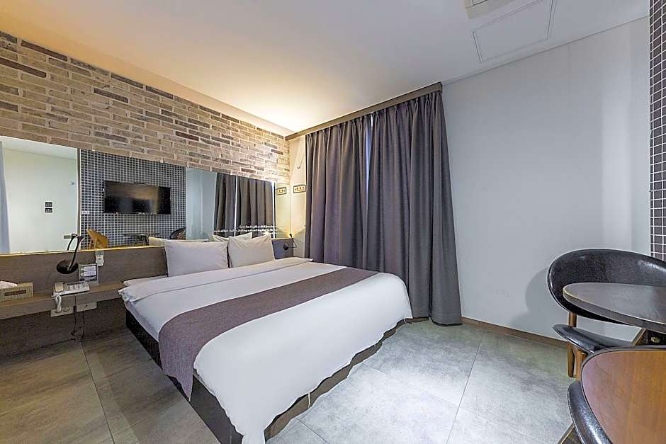 S& Hotel