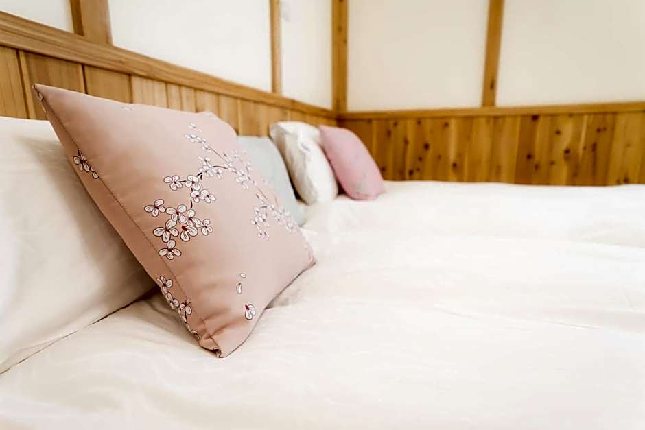 Books & Woods Bed and Breakfast