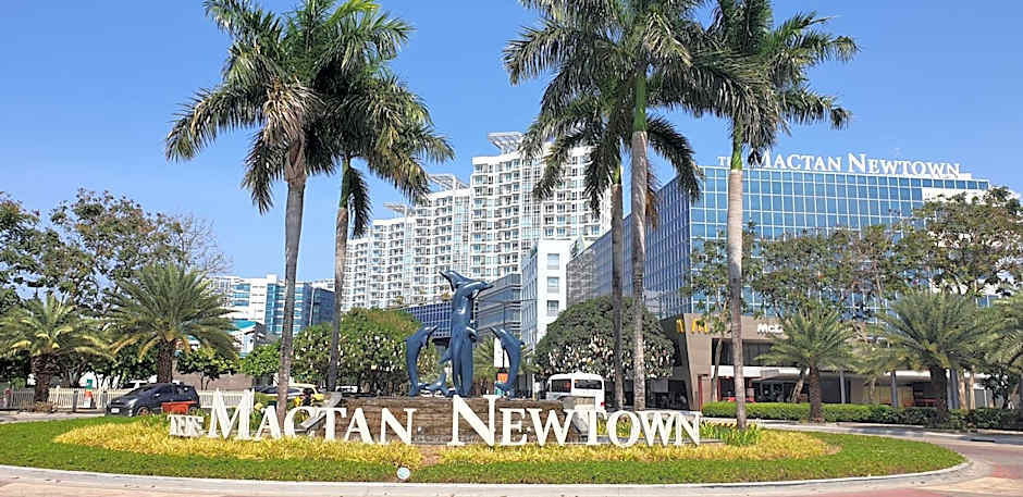 Mactan Newtown Condo with Garden and Ocean View 8NEWTOWN BLVD