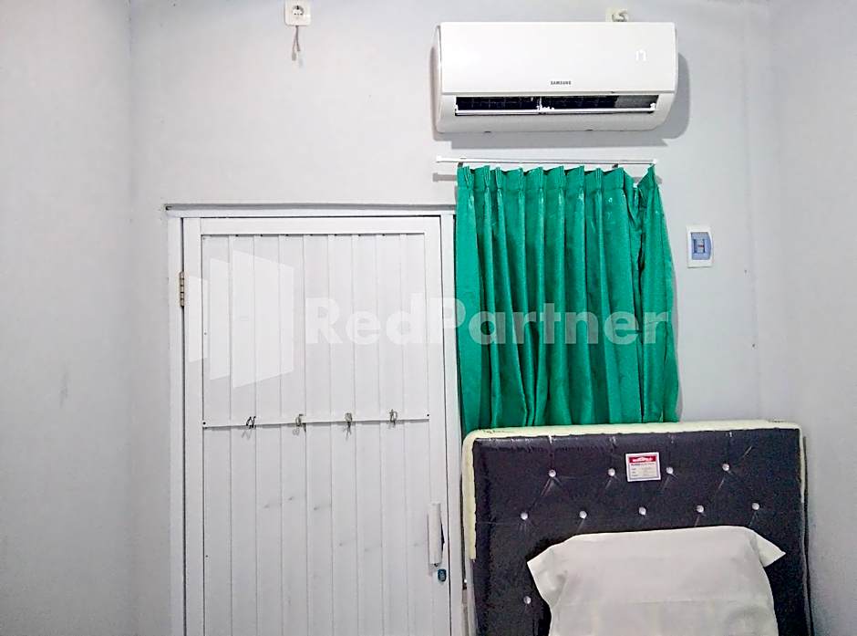 LH101 Guest House Syariah near Makam Sunan Bonang RedPartner