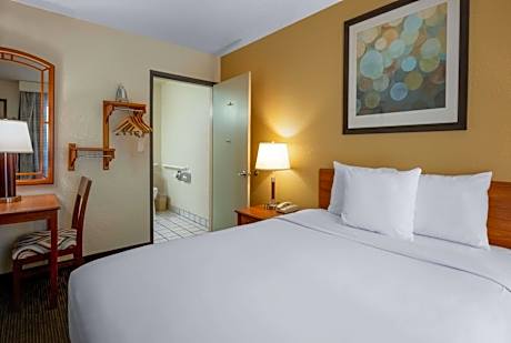 Queen Room - Disability Access/Non-Smoking