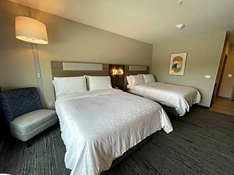 2 Queen Beds Standard