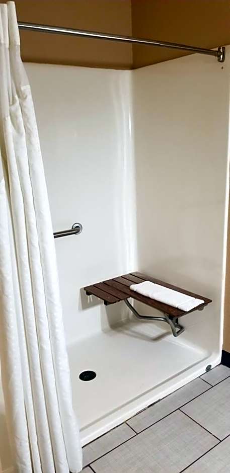 Super 8 by Wyndham Pontoon Beach IL/St. Louis MO Area