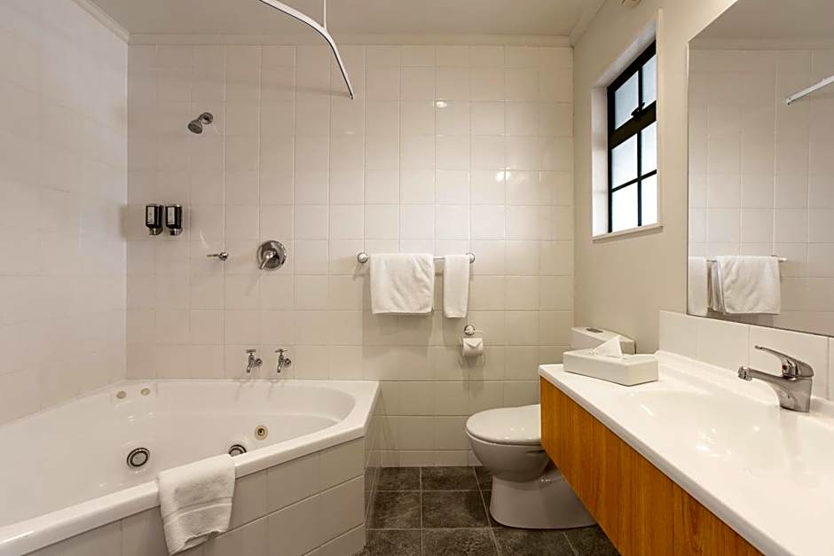 Greenlane Manor Motel