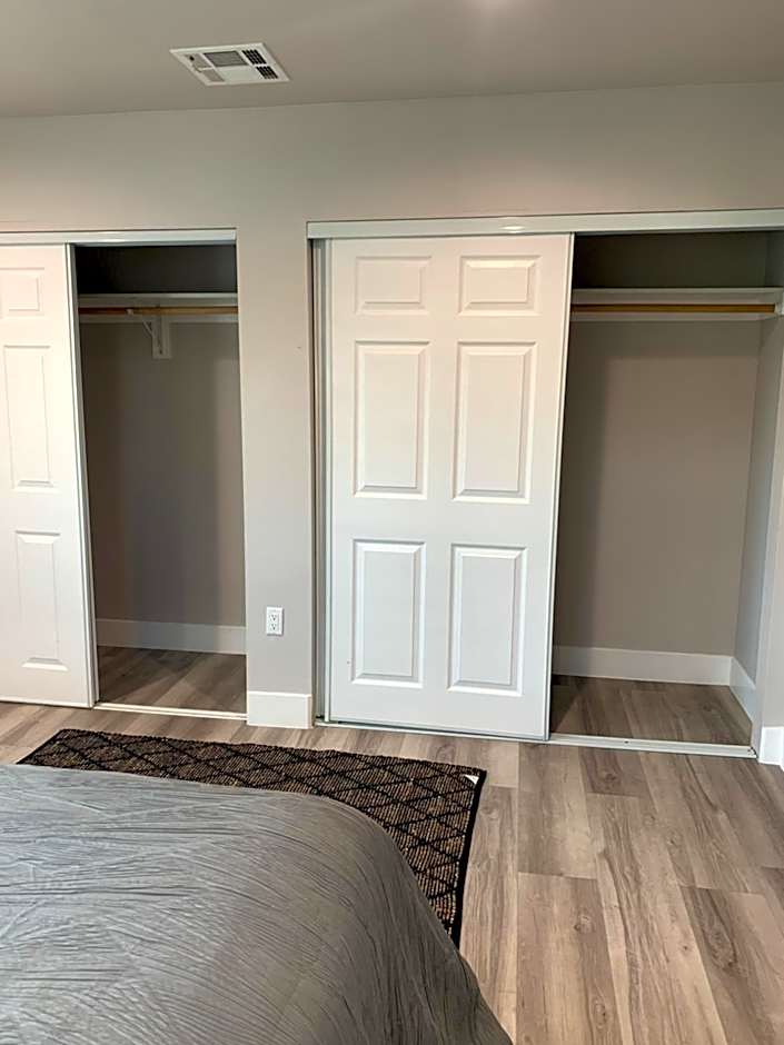 PRIVATE ROOM IN NEW APPARTMENT WITH FULL BATH