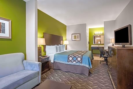 1 King Bed Non-Smoking