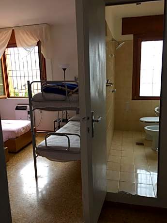 Bed in 6-Bed Mixed Dormitory Room