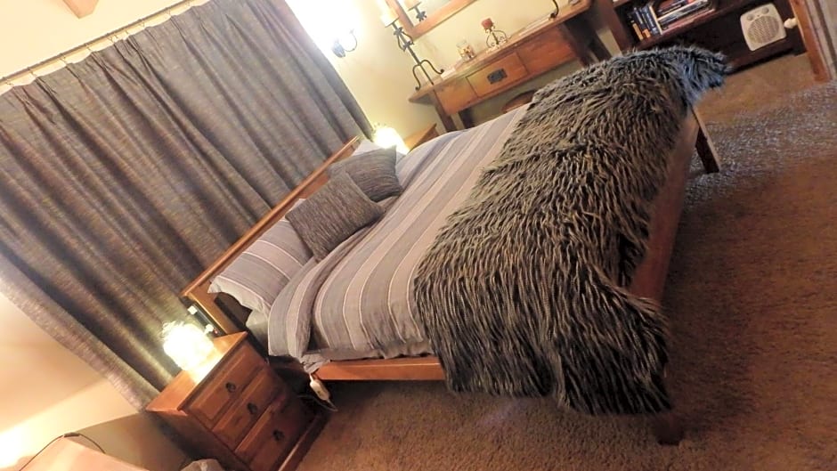 Tree House Lodge Bed & Breakfast