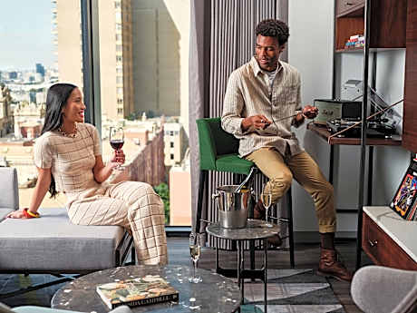 Palace Suite, 2 Bedroom Suite, Bedroom 1: 1 King, Bedroom 2: 1 King, Parliament view, City view