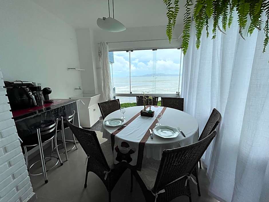 Itapema-Meia Praia- 3 quartos - Frente Mar!