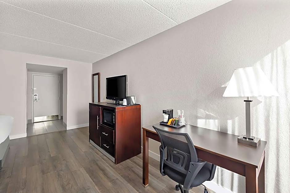 Best Western Luxbury Inn-Fort Wayne