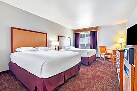 Queen Room with Two Queen Beds - Pool View