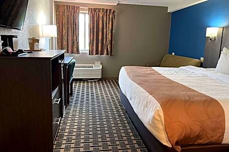 1 King Bed, Nonsmoking, Upgrade