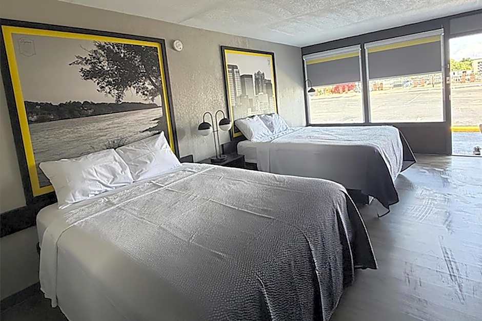 Super 8 by Wyndham Birmingham Downtown