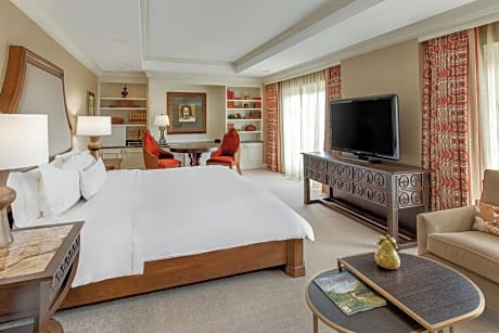 Luxury Suite, 1 Bedroom Suite, 1 King, Sofa bed, Balcony