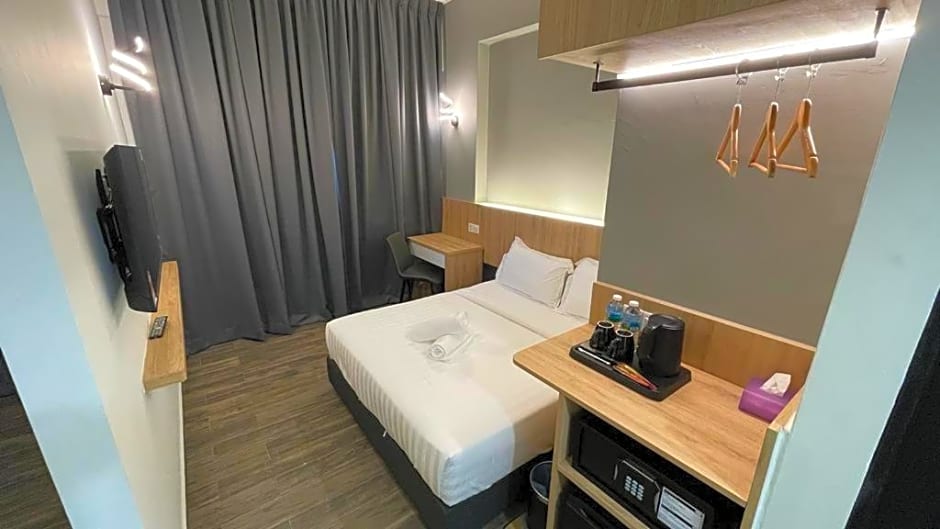 DJ Citi Plaza Hotel & Suites