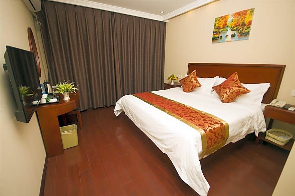 GreenTree Inn Jiangsu ZhenJiang Jurong New Bus Station Express Hotel