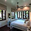 Howie's HomeStay