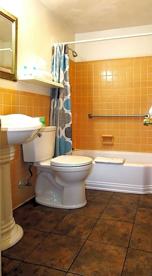 Colonial Inn Seekonk