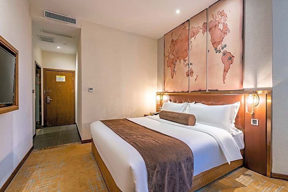 James Joyce Coffetel Chongqing Huangnibang Subway Station