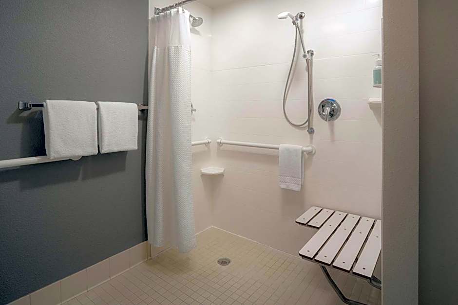 Courtyard by Marriott Louisville East