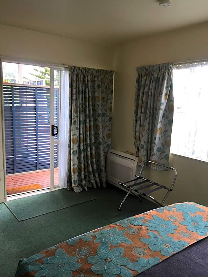 Bentons Motel