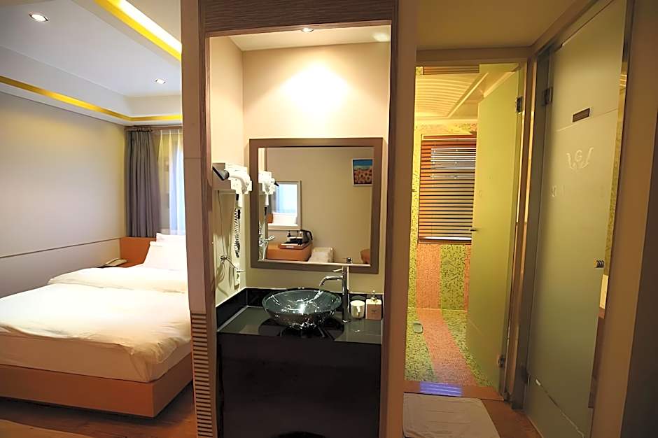 Tongyeong Gallery Hotel