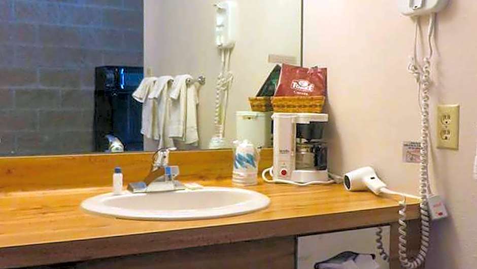 Voyageur Inn And Conference Center