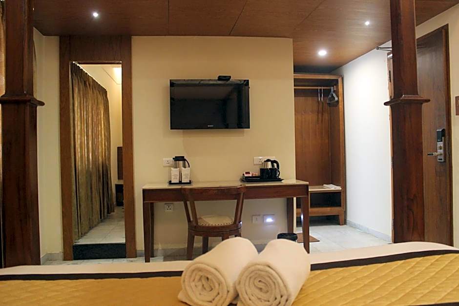 Hotel Saratharajans
