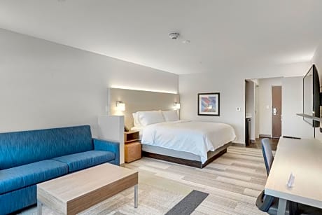 King Suite with Disability Access and Bathtub - Non Smoking