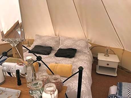 Cox Hill Glamping Badger