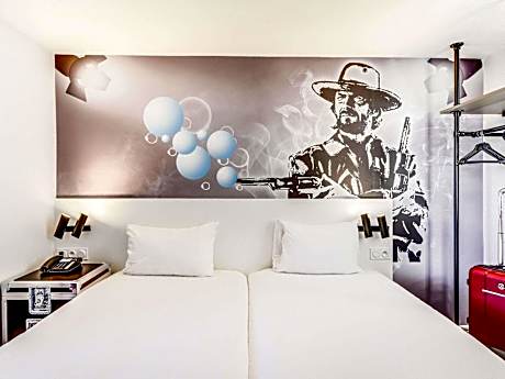 Standard Room with Two Single Beds