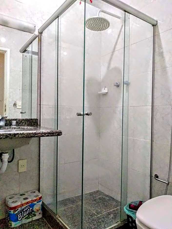 Copacabana 3 quartos ar cond a 2 qds da praia