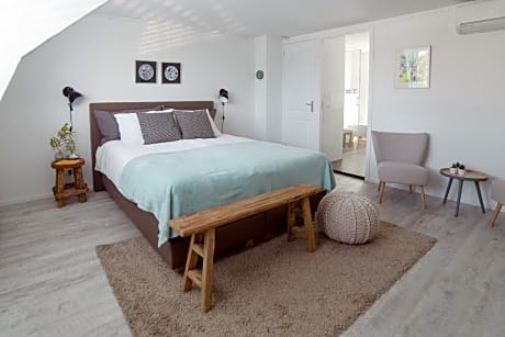 Deluxe Double Room with Shower