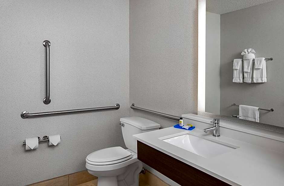 Holiday Inn Express Hotel & Suites Altoona-Des Moines By IHG