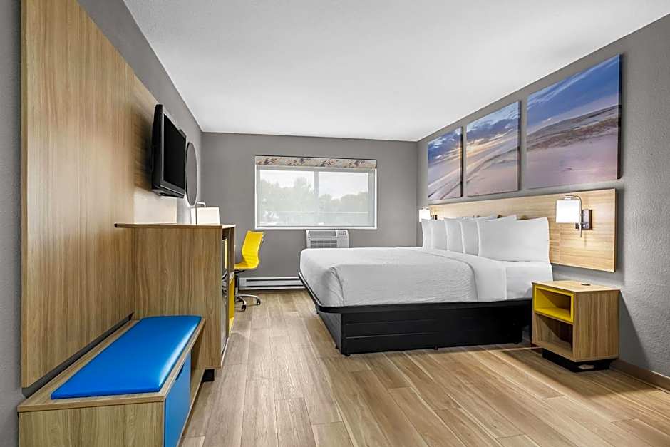 Days Inn by Wyndham La Crosse