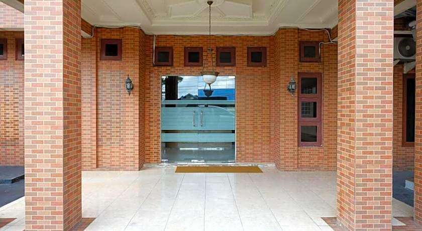 RedDoorz Plus @ Hotel Srikandi Kendari