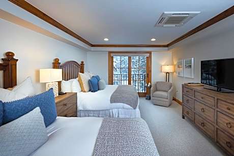 Three-Bedroom Apartment with Mountain View