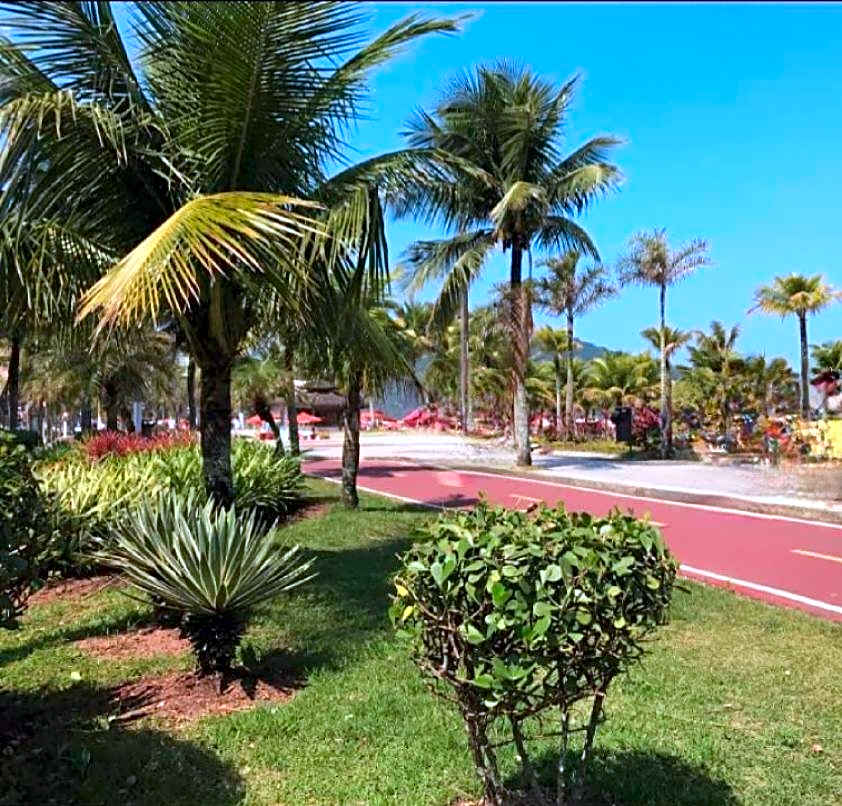 Kitnet Boqueirão lado da praia