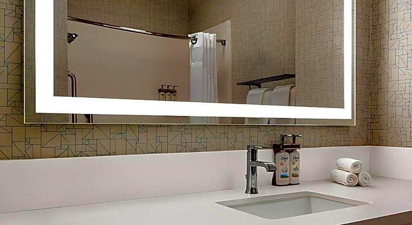 Holiday Inn Express Hotel & Suites Bakersfield Central By IHG