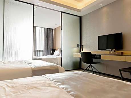 Deluxe Triple Studio