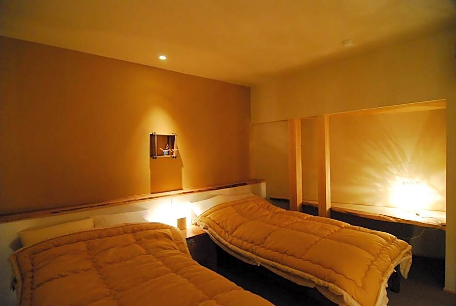 AKARI et KAORI formerly Taizanso