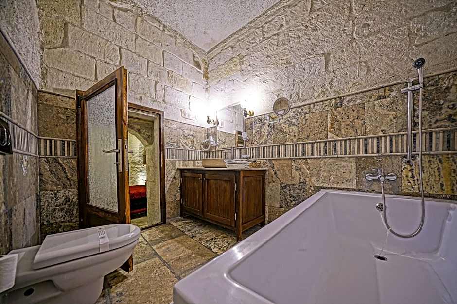 Maccan Cave Hotel